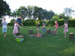 opa biedt een helpende hand met de marshmellows 